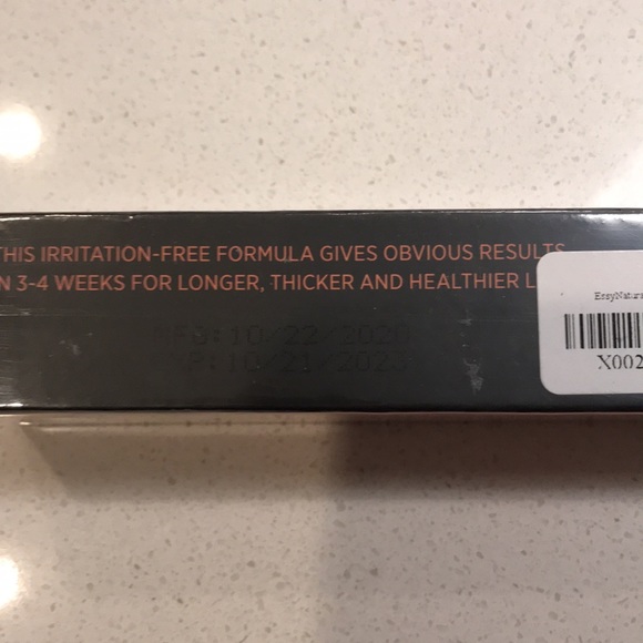 Essy Eyelash Serum - Picture 2 of 5